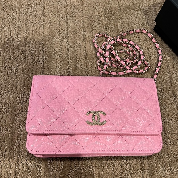 CHANEL Handbags - NEW Authentic Chanel Wallet on chain WOC - Rose and light gold hardware